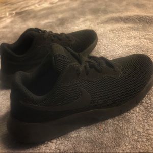 ❌SOLD❌Nike Kids Shoes 🖤